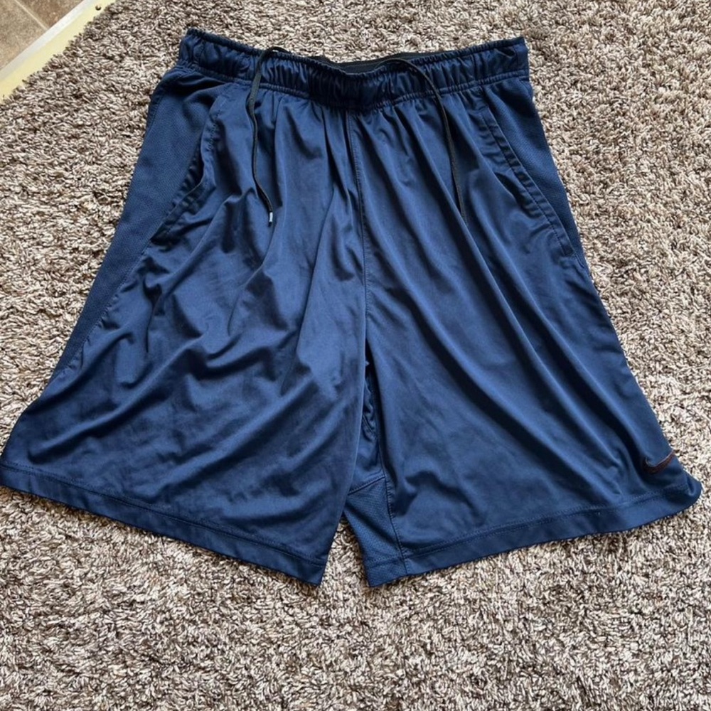 Men’s Dark Blue Nike Basketball Athletic Shorts Size Large Like New with Pockets